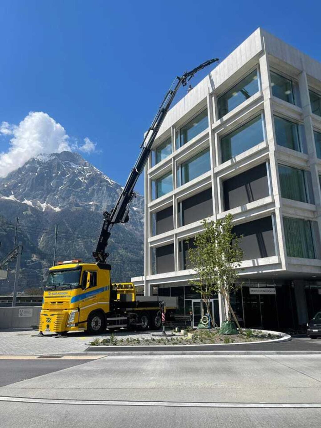 Volvo 53mt Fassi Kran mit Brücke